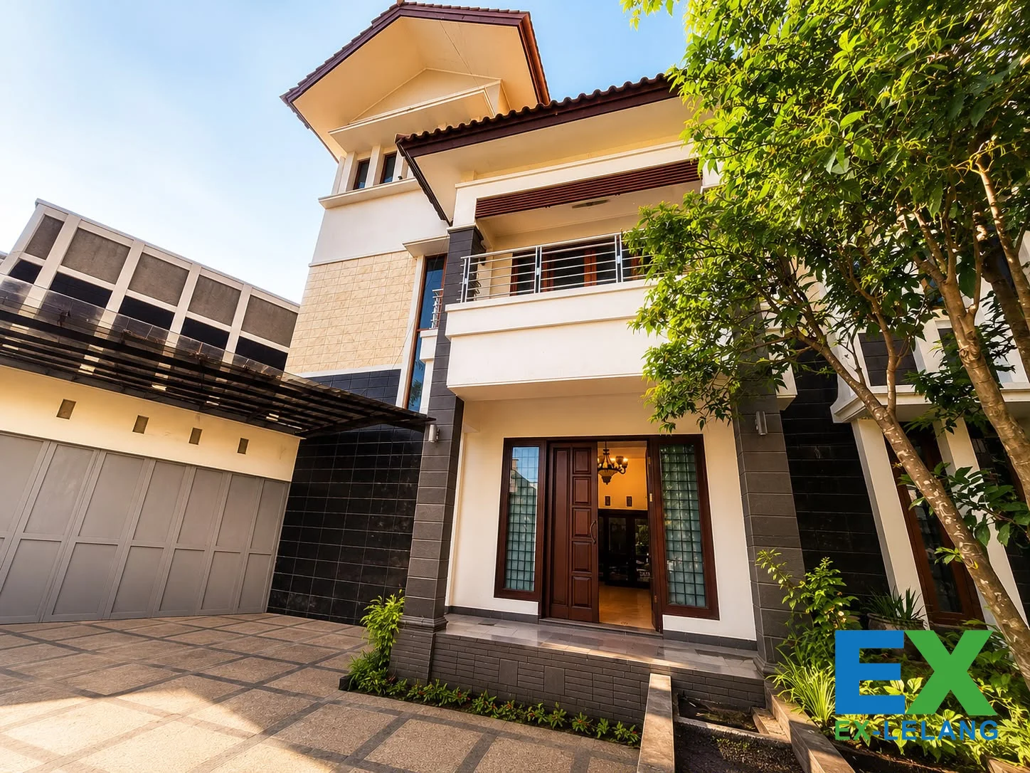 Rumah 2.5 Lantai siap huni. Berada di komplek Abadi Regency, Sayap Setiabudi.